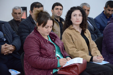 Gənclər evi"ndə Ailə, Qadın və Uşaq Problemləri üzrə Dövlət Komitəsi tərəfindən Bələdiyyələrdə yaradılmış Gender komissiyalarının fəaliyyətinin təkmilləşdirilməsi məqsədilə rayonun bələdiyyə üzvlərinə təlim keçirilmişdir.