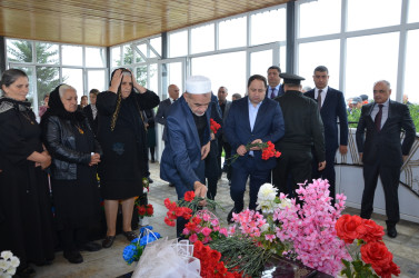 İcra başçısı şəhid Elnur Abışovun anım tədbirində iştirak edib.