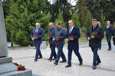 Ümummilli lider Heydər Əliyevin əziz xatirəsi ehtiramla yad edilib