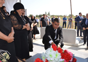 İcra başçısı şəhid Murad Eyyubovun və şəhid İslam Dünyamalıyevin anım tədbirlərində iştirak edib.