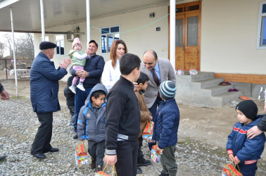 "31 Dekabr - Dünya Azərbaycanlılarının Həmrəyliyi Günü" və "Yeni il" bayramı Kürdəmirin Ucarlı kəndində də qeyd edilib.