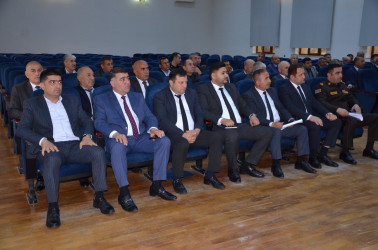 Kürdəmirdə meşə və meşə zolaqlarının yanğın təhlükəsizliyinin təmin olunması, həmçinin dənli və texniki bitkilərin yığılması, daşınması və emalı dövründə yanğın təhlükəsizliyinin təmin olunması istiqamətində maarifləndirici tədbir keçirilib.