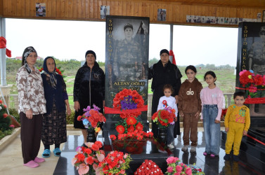 İcra başçısı şəhid Kamil Şirinovun və şəhid Elvin Ömərovun anım tədbirlərində iştirak edib.