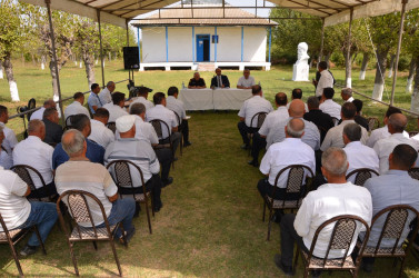 Qoçulu kənd sakinləri ilə səyyar qəbul keçirilib