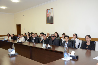 “18 Oktyabr - Müstəqilliyin Bərpası Günü”nə həsr olunmuş dəyirmi masa keçirilib.