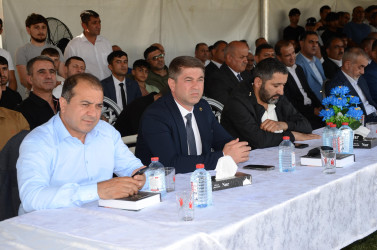 Kürdəmir rayonunun Carlı kəndində stadion kompleksi tikilib.
