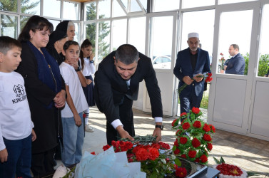 İcra başçısı şəhid Kamil Şirinovun və şəhid Elvin Ömərovun anım tədbirlərində iştirak edib.
