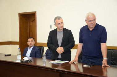 Kürdəmir Rayon İcra Hakimiyyətinin başçısı növbəti dəfə aqroparkların və iri təsərrüfatların rəhbərləri ilə görüş keçirib.
