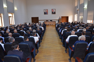 İcra başçısı Elxan İbrahimov rayonda yaşayan ağsaqqallar, ziyalılar və dini icma sədrləri ilə görüş keçirib.