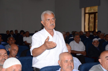 İcra başçısı Elxan İbrahimov rayonda yaşayan ağsaqqallar, ziyalılar və dini icma sədrləri ilə görüş keçirib.