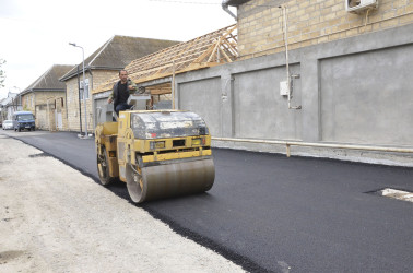 Kürdəmirdə yolların asfaltlanması işləri davam edir