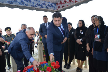 İcra başçısı şəhid İsmət Məmmədovun anım tədbirində iştirak edib.