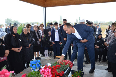 İcra başçısı şəhid Pərviz Novruzovun anım tədbirində iştirak edib.
