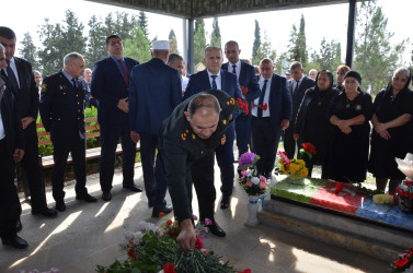 İcra başçısı şəhid Fərid Məmmədovun anım tədbirində iştirak edib.