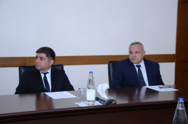 Kürdəmirdə Beynəlxalq Müəllimlər Günü münasibətilə gənc nəslin təlim-tərbiyəsinə töhfə vermiş müəllimlərlə Kürdəmir Rayon İcra Hakimiyyətinin başçısı Elşən Həsənli görüş keçirib.