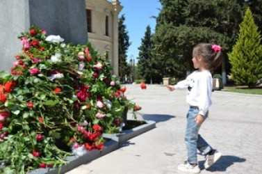 Kürdəmirdə Ümummilli Lider Heydər Əliyevin anadan olmasının 103 illiyi qeyd olunub.
