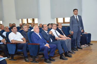 Kürdəmir Rayon İcra Hakimiyyətinin başçısı Elşən Həsənli rayonun fermer və sahibkarları ilə görüş keçirib.