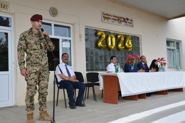 İcra başçısı Mollakənd kənd tam orta məktəbində keçirilən Son zəng tədbirində iştirak edib.