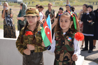 İcra başçısı şəhid Murad Eyyubovun və şəhid İslam Dünyamalıyevin anım tədbirlərində iştirak edib.