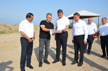 Kürdəmir Rayon İcra Hakimiyyəti başçısı müasir suvarma sistemləri ilə təchiz olunmuş torpaq sahəsinə baxış keçirib.