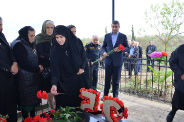 İcra başçısı şəhid Nurlan Dadaşovun anım tədbirində iştirak edib.