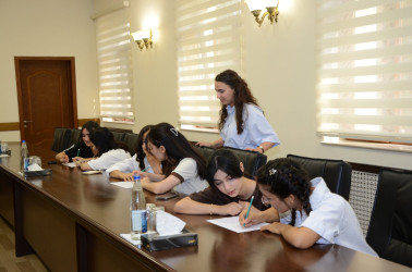 Rayon İcra Hakimiyyətinin könüllülərinə “Layihələrin hazırlanması və idarə edilməsi” mövzusunda təlim keçirilib.