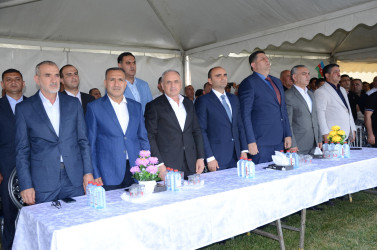 Kürdəmir rayonunun Carlı kəndində stadion kompleksi tikilib.