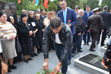 İcra başçısı şəhid Cəmil Həşimlinin anım tədbirində iştirak edib.
