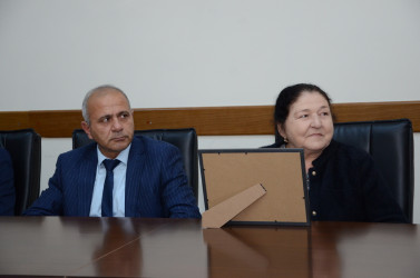 Kürdəmir Rayon İcra Hakimiyyətinin başçısı Elşən Həsənli barama istehsalında yüksək nəticə göstərən bir qrup kümçülərlə görüşüb