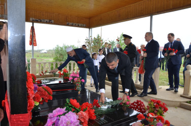 İcra başçısı şəhid Kamil Şirinovun və şəhid Elvin Ömərovun anım tədbirlərində iştirak edib.