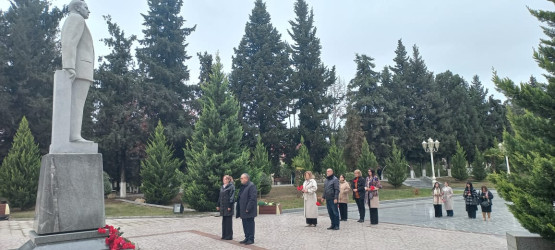 Ümummilli lider Heydər Əliyevin əziz xatirəsi ehtiramla yad edilib
