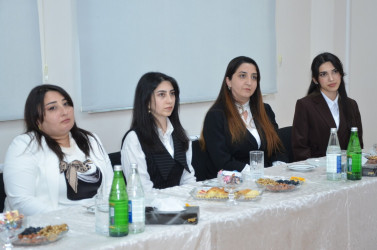 Kürdəmir Rayon İcra Hakimiyyətinin başçısı Elşən Həsənli bir qrup müəllimlərlə görüş keçirib.