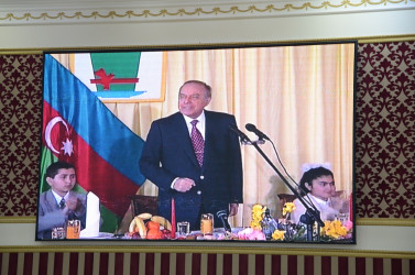 Ümummilli lider Heydər Əliyevin əziz xatirəsi ehtiramla yad edilib