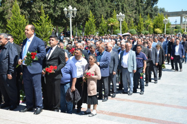 Kürdəmirdə Ümummilli Lider Heydər Əliyevin anadan olmasının 103 illiyi qeyd olunub.
