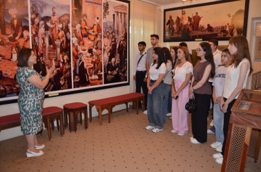 Kürdəmir Rayon İcra Hakimiyyətinin könüllüləri Nizami Gəncəvi adına Milli Azərbaycan Ədəbiyyatı Muzeyinin Xaqani Şirvani adına Aran regional filialını ziyarət ediblər.