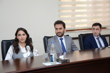 Kürdəmir Rayon İcra Hakimiyyətinin başçısı Elşən Həsənli rayonun fəal gəncləri ilə görüş keçirib.
