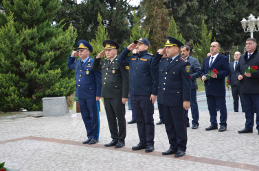 Ümummilli lider Heydər Əliyevin əziz xatirəsi ehtiramla yad edilib