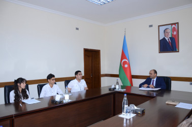 İcra başçısı Elxan İbrahimov İcra Hakimiyyətinin könüllüləri ilə görüşüb.