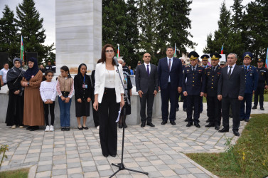 Kürdəmirdə 44 günlük Vətən müharibəsi şəhidlərinin xatirəsinə həsr olunmuş Anım Günü tədbiri keçirilib.