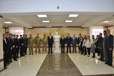 Kürdəmir Rayon İcra Hakimiyyətinin başçısı Elşən Həsənli rayonun fəal gəncləri ilə görüş keçirib.