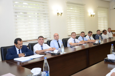Kürdəmir Rayon İcra Hakimiyyətinin başçısı növbəti dəfə aqroparkların və iri təsərrüfatların rəhbərləri ilə görüş keçirib.