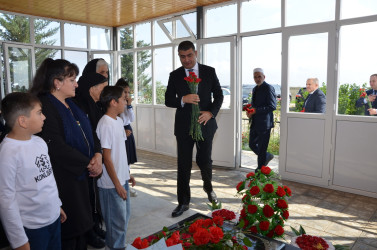İcra başçısı şəhid Kamil Şirinovun və şəhid Elvin Ömərovun anım tədbirlərində iştirak edib.