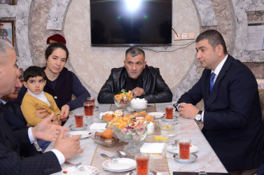 Topalhəsənli kənd sakinləri ilə növbəti səyyar qəbul keçirilib
