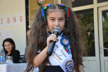 M.Ə.Rəsulzadə adına şəhər 2 nömrəli məktəbdə Son zəng tədbiri keçirilib.