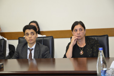 “18 Oktyabr - Müstəqilliyin Bərpası Günü”nə həsr olunmuş dəyirmi masa keçirilib.