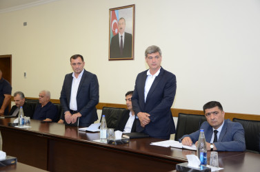 Kürdəmir Rayon İcra Hakimiyyətinin başçısı növbəti dəfə aqroparkların və iri təsərrüfatların rəhbərləri ilə görüş keçirib.