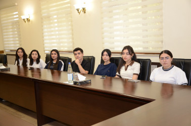 Rayon İcra Hakimiyyətinin könüllülərinə “Layihələrin hazırlanması və idarə edilməsi” mövzusunda təlim keçirilib.