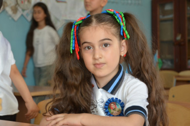 M.Ə.Rəsulzadə adına şəhər 2 nömrəli məktəbdə Son zəng tədbiri keçirilib.