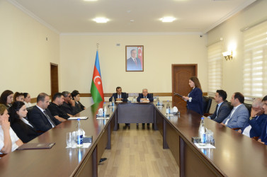 “18 Oktyabr - Müstəqilliyin Bərpası Günü”nə həsr olunmuş dəyirmi masa keçirilib.