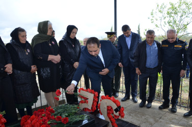 İcra başçısı şəhid Nurlan Dadaşovun anım tədbirində iştirak edib.